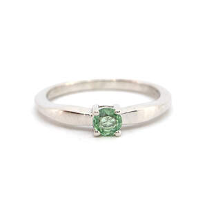 Серебряное кольцо 925 пробы 2,37 гр. с мятним непалским Кианитом класса АААА 0,32 карат Серебряное кольцо 925 пробы 2,37 гр. с мятним непалским Кианитом класса АААА 0,32 карат