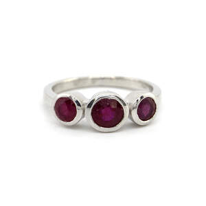 Серебряное кольцо 925 пробы 3,01 гр. с розовыми кенийскими Рубинами класса AAAАA 1,65 карат Серебряное кольцо 925 пробы 3,01 гр. с розовыми кенийскими Рубинами класса AAAАA 1,65 карат