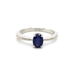 Серебряное кольцо 925 пробы 2,54 гр. со шри-ланкийским Сапфиром класса АААА класса AAAАА и топазами из США 1,09 карат Серебряное кольцо 925 пробы 2,54 гр. со шри-ланкийским Сапфиром класса АААА класса AAAАА и топазами из США 1,09 карат
