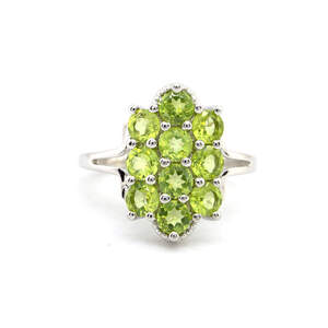 Серебряное кольцо 925 пробы 4,59 гр. с египетскими Перидотами 2,79 карат Серебряное кольцо 925 пробы 4,59 гр. с египетскими Перидотами 2,79 карат