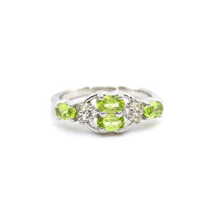 Серебряное кольцо 925 пробы 2,89 гр. с египетскими Перидотами и топазами из США 1,02 карат Серебряное кольцо 925 пробы 2,89 гр. с египетскими Перидотами и топазами из США 1,02 карат