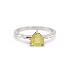 Серебряное кольцо 925 пробы 1,94 г с камерунским желтым сапфиром класса AAA 1,16 карат Серебряное кольцо 925 пробы 1,94 г с камерунским желтым сапфиром класса AAA 1,16 карат