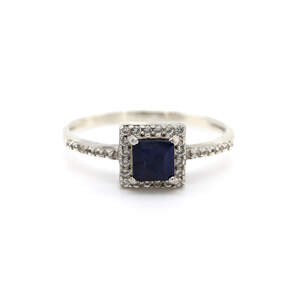 Серебряное кольцо 925 пробы 2,2 гр. с шри-ланкийским сапфиром класса AAAA и топазами 1,08 карат Серебряное кольцо 925 пробы 2,2 гр. с шри-ланкийским сапфиром класса AAAA и топазами 1,08 карат