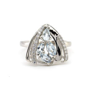 Серебряное кольцо 925 пробы 3,72 гр. с кенийскими Аквамаринами Серебряное кольцо 925 пробы 3,72 гр. с кенийскими Аквамаринами