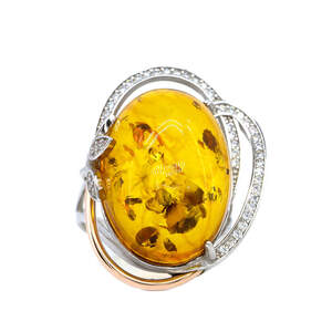 Серебряное кольцо 925 пробы с золотом 375 пробы 8,85 г с янтарем и цирконами 13,7 карат Серебряное кольцо 925 пробы с золотом 375 пробы 8,85 г с янтарем и цирконами 13,7 карат