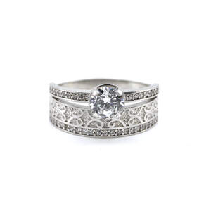 Серебряное кольцо 925 пробы 4,18 г с цирконами 1,2 к Серебряное кольцо 925 пробы 4,18 г с цирконами 1,2 к