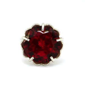 Серебряное кольцо 925 пробы 6,1 г с красным альпинитом 12 карат Серебряное кольцо 925 пробы 6,1 г с красным альпинитом 12 карат