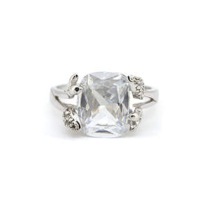 Серебряное кольцо 925 пробы 4,4 г с цирконами 2,8 к Серебряное кольцо 925 пробы 4,4 г с цирконами 2,8 к