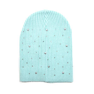 Жіноча шапка м'ятного кольору зі срібним декором