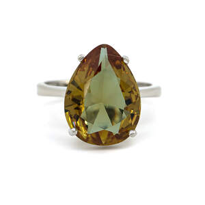 Серебряное кольцо 925 пробы 4,35 г с турецким султанитом класса АААА 9,2 карат Серебряное кольцо 925 пробы 4,35 г с турецким султанитом класса АААА 9,2 карат