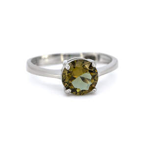 Серебряное кольцо 925 пробы 1,80 г с турецким султанитом класса АААА 2 карат Серебряное кольцо 925 пробы 1,80 г с турецким султанитом класса АААА 2 карат