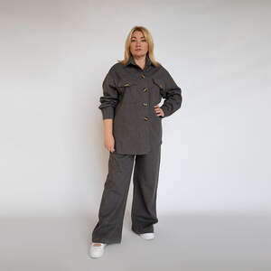 Костюм брюки та сорочка з накладними кишенями сірого кольору