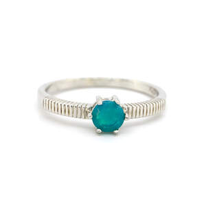 Серебряное кольцо 925 пробы 1,98 гр. с голубым эфиопским опалом класса AAA 0,32 карат Серебряное кольцо 925 пробы 1,98 гр. с голубым эфиопским опалом класса AAA 0,32 карат