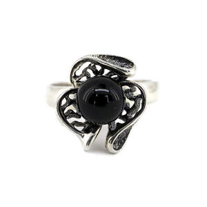 Серебряное кольцо 925 пробы 4,78 г с ониксом 3,55 к Серебряное кольцо 925 пробы 4,78 г с ониксом 3,55 к