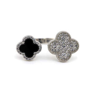 Серебряное кольцо 925 пробы 4,81 г с черным ониксом и белыми цирконами 2,5к Серебряное кольцо 925 пробы 4,81 г с черным ониксом и белыми цирконами 2,5к