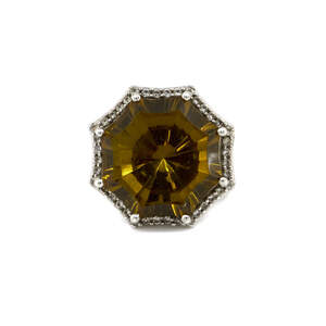 Серебряное кольцо 925 пробы 7,22 гр. с турецким султанитом класса AAAA и топазами 12,65 карат с коллекции Серебряное кольцо 925 пробы 7,22 гр. с турецким султанитом класса AAAA и топазами 12,65 карат с коллекции