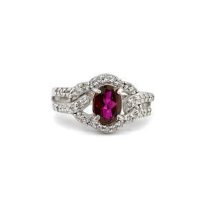 Серебряное кольцо 925 пробы 3,45 г с топазом фламенко и цирконами 1,73 карат Серебряное кольцо 925 пробы 3,45 г с топазом фламенко и цирконами 1,73 карат