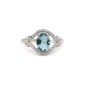 Серебряное кольцо 925 пробы 2,58 г с голубым кварцем и цирконами 2,88 карат Серебряное кольцо 925 пробы 2,58 г с голубым кварцем и цирконами 2,88 карат
