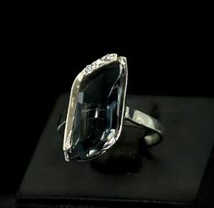 Серебряное кольцо 925 пробы с золотом 375 пробы 3,71 г с Лінде Олександритом и цирконами 5,55 карат Серебряное кольцо 925 пробы с золотом 375 пробы 3,71 г с Лінде Олександритом и цирконами 5,55 карат