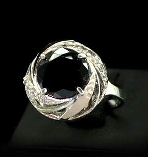 Серебряное кольцо 925 пробы с золотом 375 пробы 8,08 г с цирконами 7,11 карат Серебряное кольцо 925 пробы с золотом 375 пробы 8,08 г с цирконами 7,11 карат