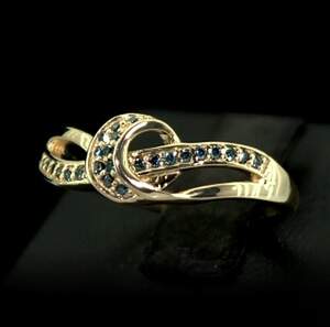 Срібна каблучка 925 проби в позолоті 750 проби 2,77 г з блакитними Діамантами Норе VVS1 0,21 карат Срібна каблучка 925 проби в позолоті 750 проби 2,77 г з блакитними Діамантами Норе VVS1 0,21 карат