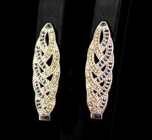 Срібні сережки 925 проби в позолоті 750 проби 5,09 г з блакитними Діамантами Норе VVS1 та жовтими канадськими Діамантами VVS1 0,83 карат Срібні сережки 925 проби в позолоті 750 проби 5,09 г з блакитними Діамантами Норе VVS1 та жовтими канадськими Діамантами VVS1 0,83 карат