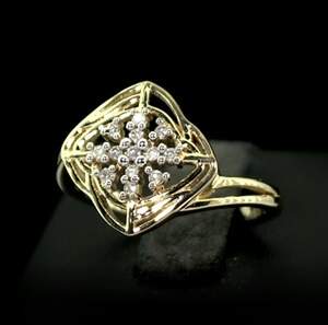 Срібна каблучка 925 проби в позолоті 750 проби 4,05 г з білими африканськими Діамантами VVS1 0,17 карат Срібна каблучка 925 проби в позолоті 750 проби 4,05 г з білими африканськими Діамантами VVS1 0,17 карат