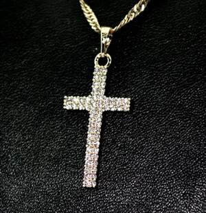 Підвіска-хрестик в позолоті з фіанітами Підвіска-хрестик в позолоті з фіанітами