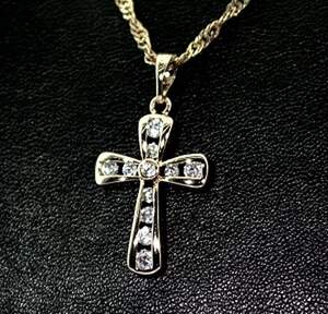 Підвіска-хрестик в позолоті з фіанітами Підвіска-хрестик в позолоті з фіанітами