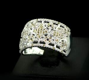 Срібна каблучка 925 проби 6,16 г з жовтими канадськими Діамантами VVS1 0.81 карат Срібна каблучка 925 проби 6,16 г з жовтими канадськими Діамантами VVS1 0.81 карат