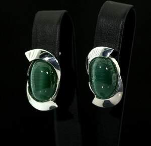 Срібні сережки 925 проби 6,48 г з зеленимм Улекситами 10,98 карат Срібні сережки 925 проби 6,48 г з зеленимм Улекситами 10,98 карат