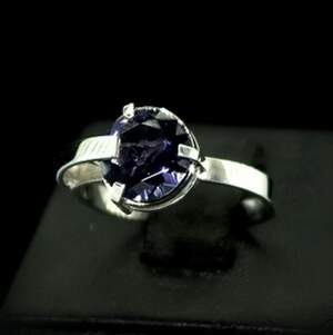 Срібна каблучка 925 проби 2,56 г з африканським Аметистом 2,02 карат Срібна каблучка 925 проби 2,56 г з африканським Аметистом 2,02 карат