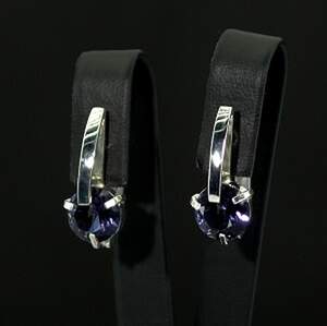 Срібні сережки 925 проби 4,7 г з африканськими Аметистами 4,04 карат Срібні сережки 925 проби 4,7 г з африканськими Аметистами 4,04 карат