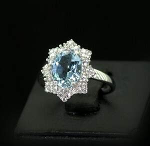 Серебряное кольцо 925 пробы 3,86 г с голубым Топазом и цирконами 2,62 карат Серебряное кольцо 925 пробы 3,86 г с голубым Топазом и цирконами 2,62 карат