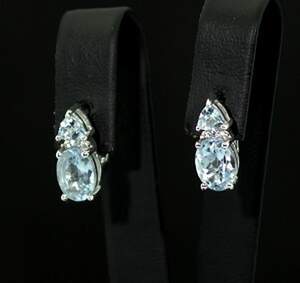 Серебряные серьги 925 пробы 3,54 г с голубыми Топазами и цирконами 3,68 карат Серебряные серьги 925 пробы 3,54 г с голубыми Топазами и цирконами 3,68 карат