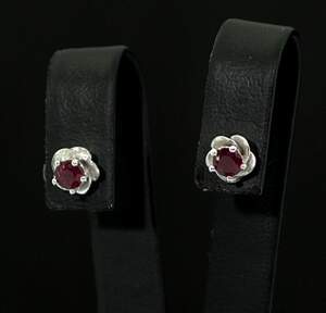 Серебряные серьги 925 пробы 1,67 г с африканскими Роял Рубінами класса АААА и цирконами 0,7 карат Серебряные серьги 925 пробы 1,67 г с африканскими Роял Рубінами класса АААА и цирконами 0,7 карат