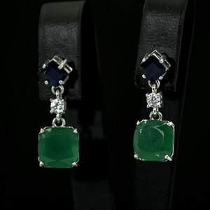 Серебряные серьги 925 пробы 4,3 г с зелеными Агатами, шри-ланкийскими сапфирами класса АААА и фианитами 7,12 карат Серебряные серьги 925 пробы 4,3 г с зелеными Агатами, шри-ланкийскими сапфирами класса АААА и фианитами 7,12 карат