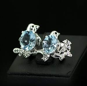 Срібна брошка 925 проби 4,67 г з блакитними Топазами та цирконами 3,15 карат