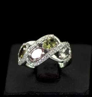 Срібна каблучка 925 проби 4,22 г з бразильськими Турмалінами та фіанітами 2,56 карат Срібна каблучка 925 проби 4,22 г з бразильськими Турмалінами та фіанітами 2,56 карат