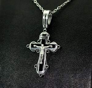 Серебряная подвеска-хрестик 925 пробы 5,95 г с эмалью та цирконами 0,35 карат Серебряная подвеска-хрестик 925 пробы 5,95 г с эмалью та цирконами 0,35 карат