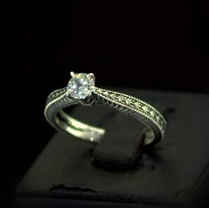 Серебряное кольцо 925 пробы 2,85 г с белым цирконом 0,85 карат Серебряное кольцо 925 пробы 2,85 г с белым цирконом 0,85 карат