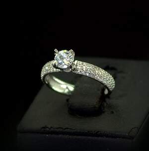 Серебряное кольцо 925 пробы 1,91 г с белыми цирконами 1,53 карат Серебряное кольцо 925 пробы 1,91 г с белыми цирконами 1,53 карат