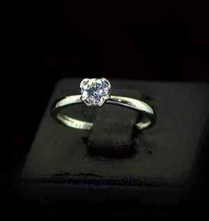 Серебряное кольцо 925 пробы 1,33 г с белым цирконом 0,85 карат Серебряное кольцо 925 пробы 1,33 г с белым цирконом 0,85 карат