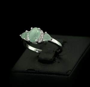 Серебряное кольцо 925 пробы 2,86 г с бразильскими Изумрудами класса AAAA и цирконами 1,54 карат