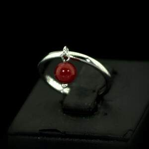 Серебряное кольцо 925 пробы 1,51 г с красным Коралом 0,75 карат