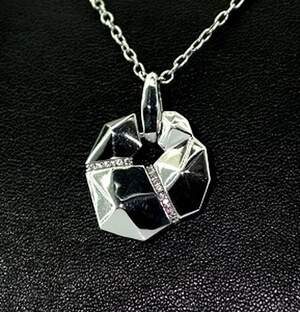 Срібна підвіска 925 проби 2,43 г з білими цирконами 0,15 карат Срібна підвіска 925 проби 2,43 г з білими цирконами 0,15 карат