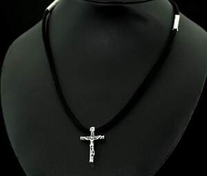 Кольє зі срібною підвіскою-хрестиком 925 проби 15,05 г Кольє зі срібною підвіскою-хрестиком 925 проби 15,05 г