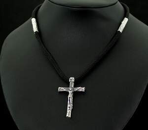 Кольє зі срібною підвіскою-хрестиком 925 проби 31,9 г, 70 см Кольє зі срібною підвіскою-хрестиком 925 проби 31,9 г, 70 см