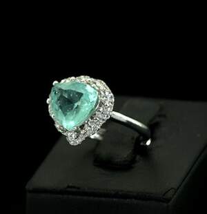 Каблучка у срібному покритті з Турмаліном Параїба та цирконами 2,82 карат Каблучка у срібному покритті з Турмаліном Параїба та цирконами 2,82 карат