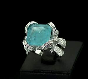 Каблучка у срібному покритті з Турмаліном Параїба та цирконами 7,74 карат Каблучка у срібному покритті з Турмаліном Параїба та цирконами 7,74 карат